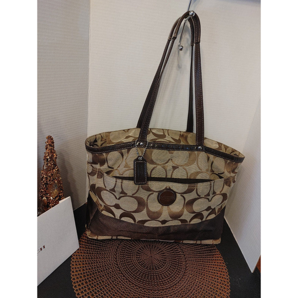 Coach Signature Jacquard F15188 - Picture 2 of 7